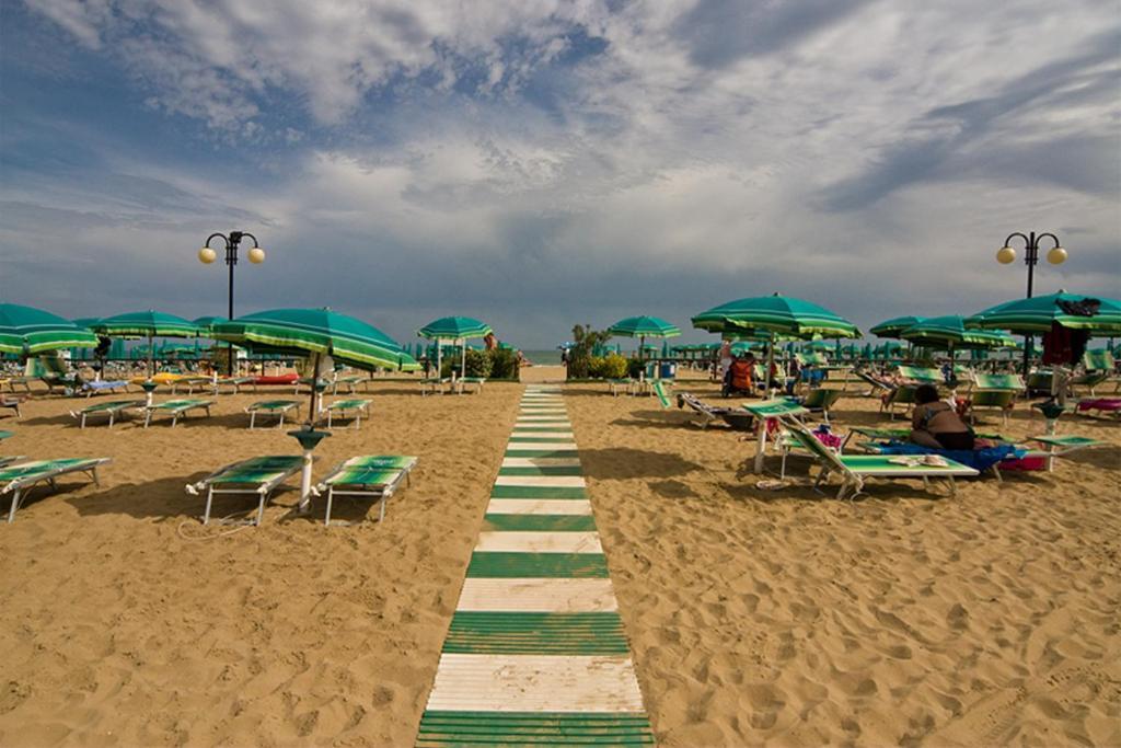 Hotel Janeiro Frontemare 3*