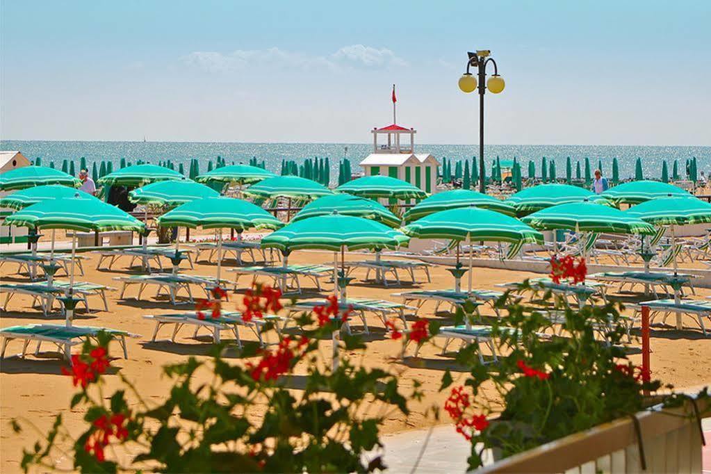 Hotel Janeiro Frontemare 3*